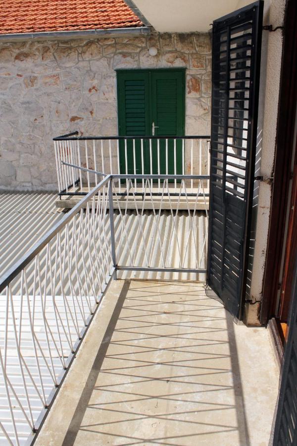 Apartments And Rooms With Parking Space Zavala, Hvar - 128 Jelsa  Exterior foto