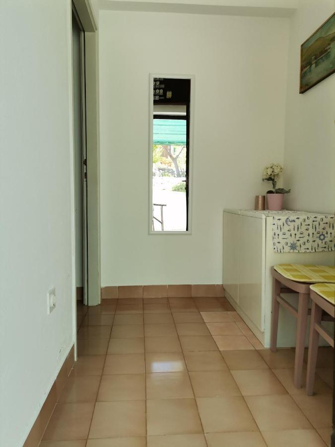 Apartments And Rooms With Parking Space Zavala, Hvar - 128 Jelsa  Exterior foto