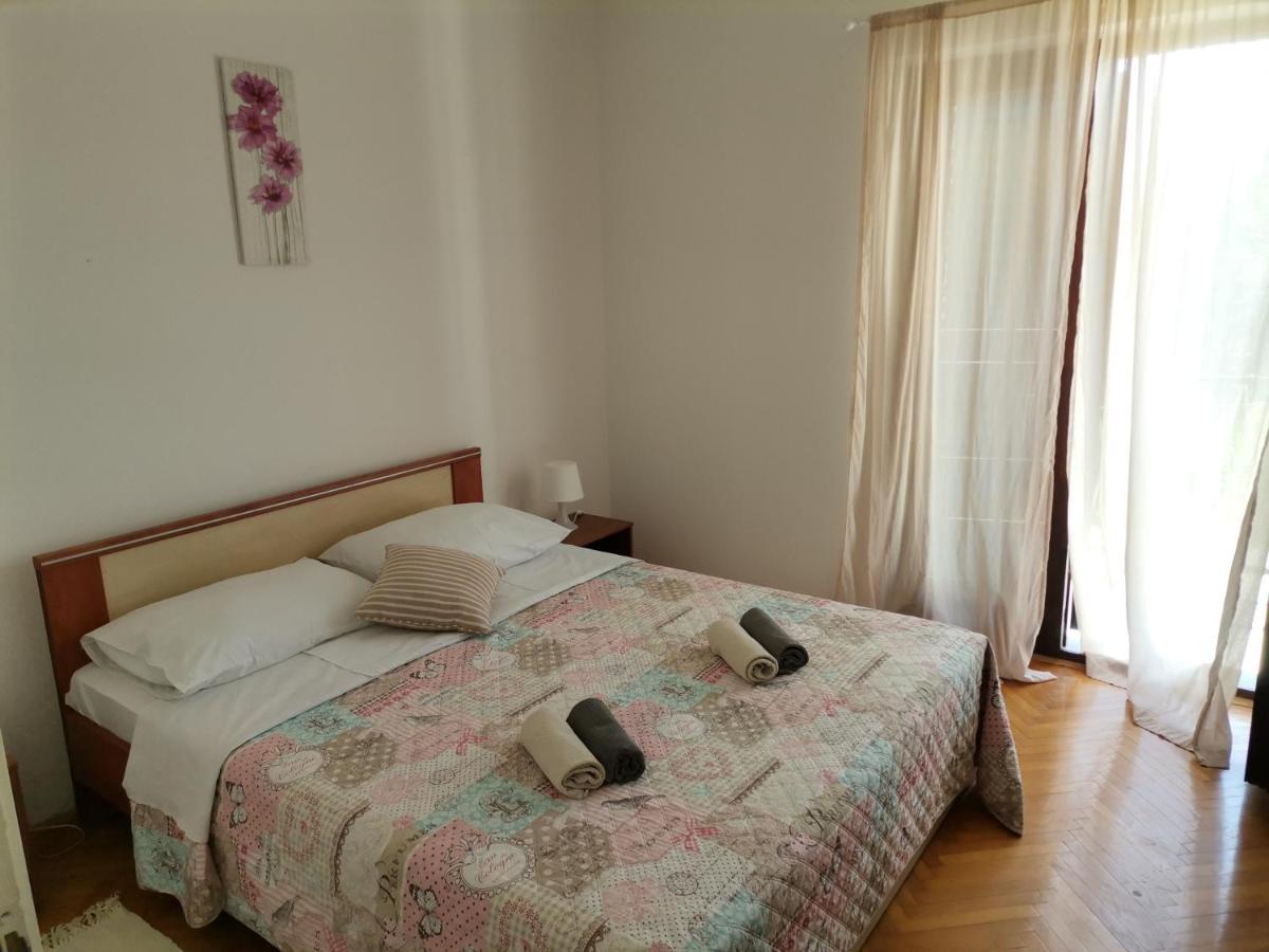 Apartments And Rooms With Parking Space Zavala, Hvar - 128 Jelsa  Exterior foto