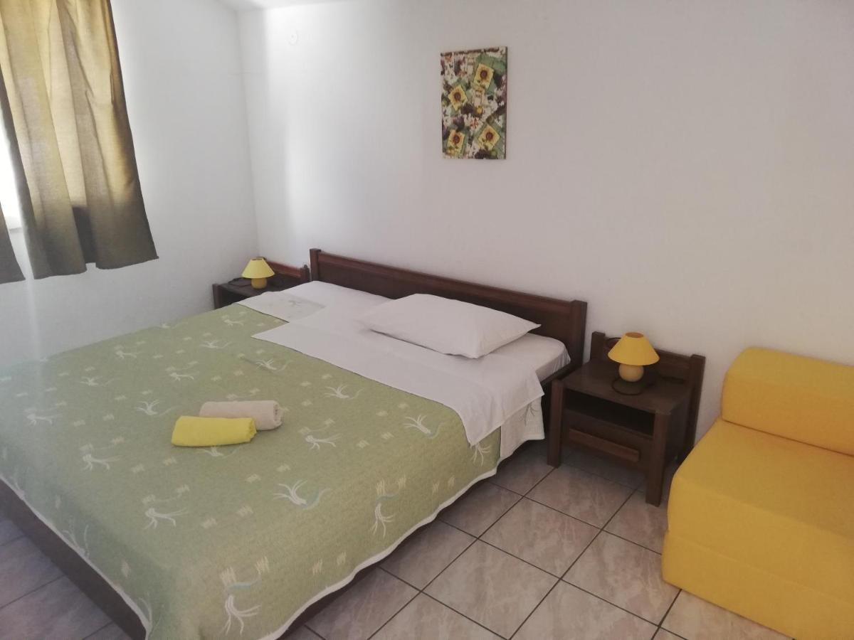 Apartments And Rooms With Parking Space Zavala, Hvar - 128 Jelsa  Exterior foto